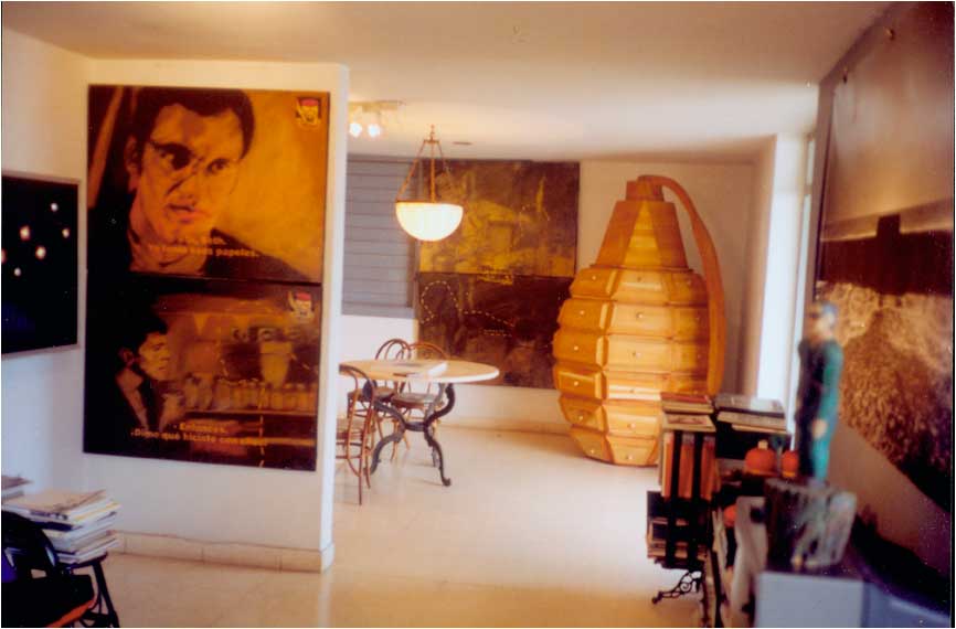 Vistas del Estudio en calle 17 con obras de Raúl Cordero, Los Carpinteros y Fernando Rodríguez, 1998-2000.